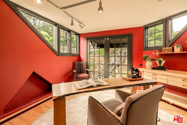 3105 Ledgewood Drive, Los Angeles CA: https://media.crmls.org/mediaz/9ff573e9-5e30-4fd6-8f19-6b75108f7435.jpg