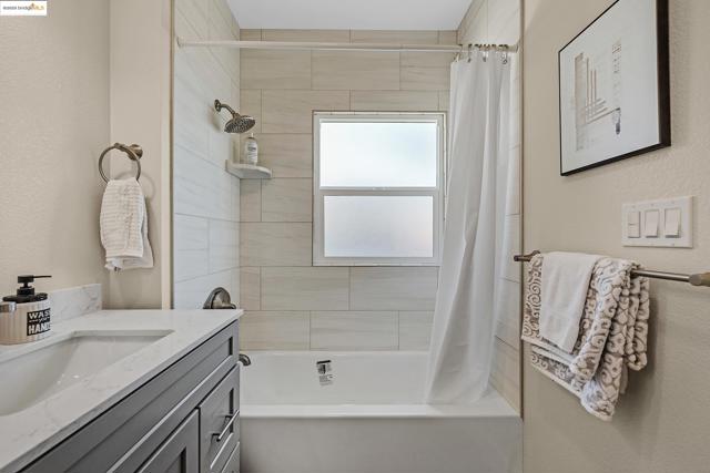 1047 59th Street, Oakland CA: https://media.crmls.org/mediaz/9ff5d01d-fdc4-4b33-b087-8db214bde809.jpg