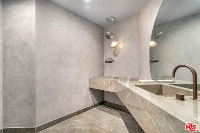 10490 Wilshire Boulevard, Los Angeles CA: https://media.crmls.org/mediaz/9ff5e2b6-fe7a-4469-ad79-95b9e8a4906a.jpg