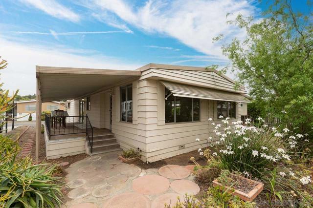 1219 E Barham Dr Spc 106, San Marcos CA: https://media.crmls.org/mediaz/9ff622e6-ee8b-420c-b180-4616bc9b109e.jpg