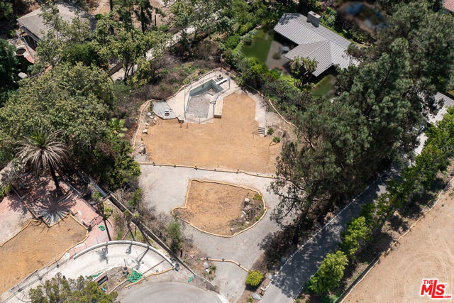1414 E Palm Street, Altadena CA: https://media.crmls.org/mediaz/9ff66770-a748-4adf-89e4-3d544f6ce397.jpg