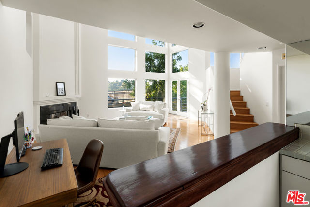 7265 Caverna Drive, Los Angeles CA: https://media.crmls.org/mediaz/9ff6c6df-8b27-4838-93b2-55a78d337558.jpg