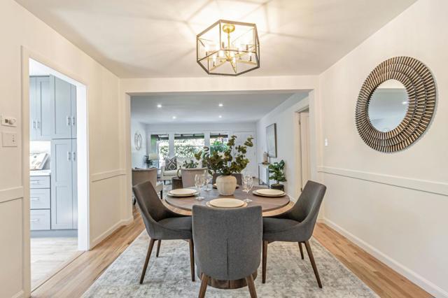 928 Peggy Lane, Menlo Park CA: https://media.crmls.org/mediaz/9ff70bf4-3723-4d1e-b312-be0276683998.jpg