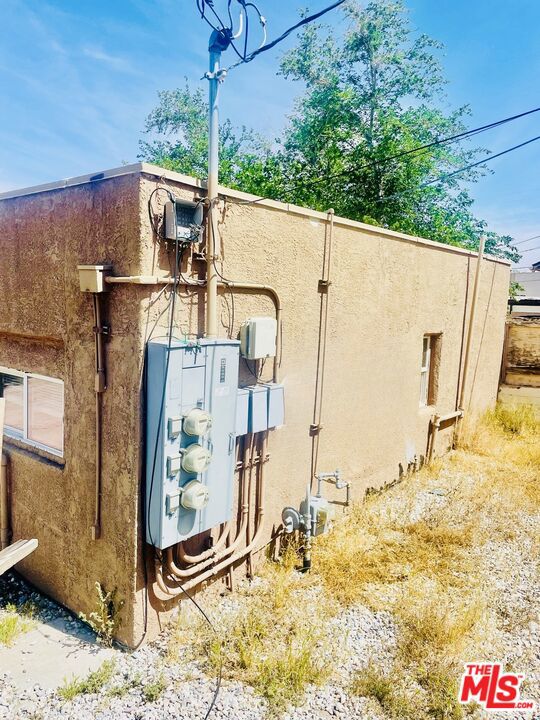 Image 4 of 5 For 15405 Hesperia Road