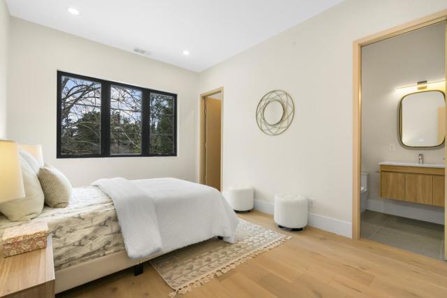 711 Central Avenue, Menlo Park CA: https://media.crmls.org/mediaz/9ff79253-93ff-4921-8188-c308159d7225.jpg