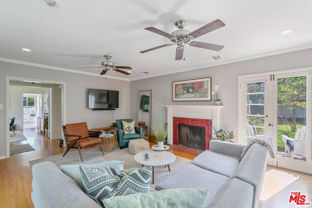 4224 Alcove Avenue photo 9