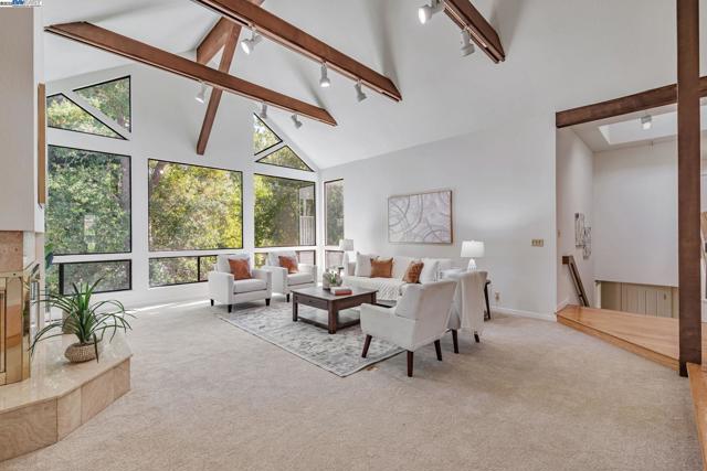 2394 Ironwood Pl, Alamo CA: https://media.crmls.org/mediaz/9ff8ad75-2c04-404c-951e-905000969a17.jpg
