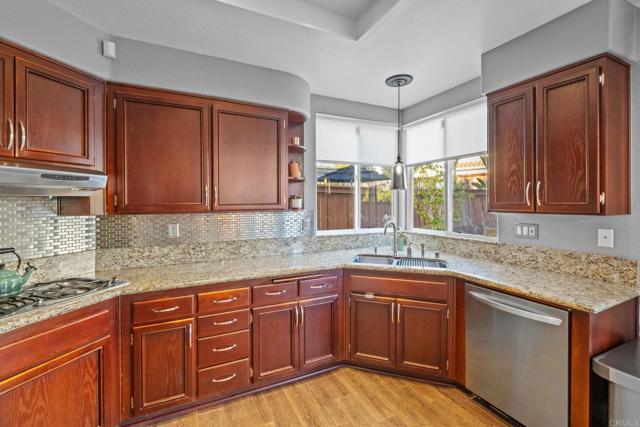2471 Bear Rock, Escondido CA: https://media.crmls.org/mediaz/9ff8c68d-f20d-4612-b736-0bf7d3d6680b.jpg