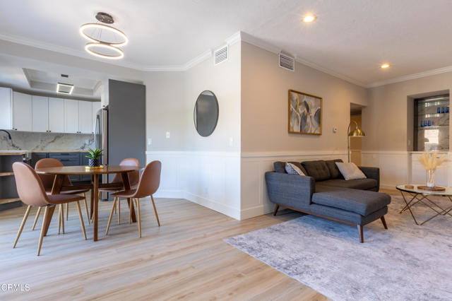 Detail Gallery Image 7 of 26 For 5135 Zelzah Ave #107,  Encino,  CA 91316 - 2 Beds | 2 Baths
