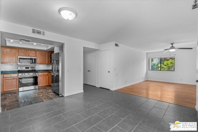200 E Racquet Club Road, Palm Springs CA: https://media.crmls.org/mediaz/9ff98a71-ebe6-40e1-8f73-740dfc12a783.jpg