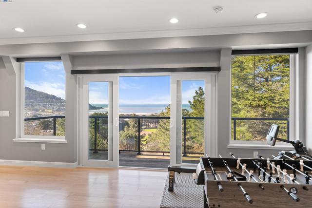 674 Corona Dr, Pacifica CA: https://media.crmls.org/mediaz/9ff9e645-47cb-41fa-8c68-24fc585e78a0.jpg