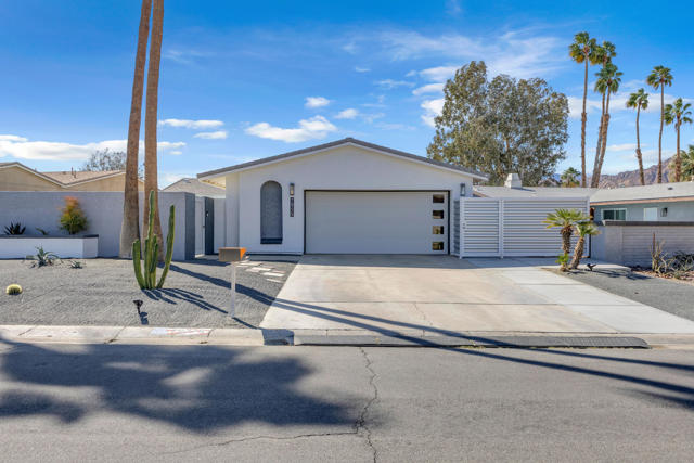 76775 Kentucky Avenue, Palm Desert CA: https://media.crmls.org/mediaz/9ffa061e-f3cc-47ee-a44e-c1efe869950c.jpg