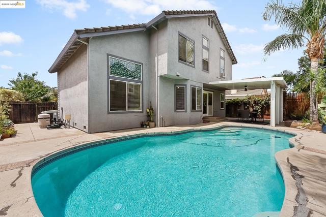 20 Goldmeadow Ct, Brentwood CA: https://media.crmls.org/mediaz/9ffa979b-03d5-423a-9c81-37836f9e8b1d.jpg