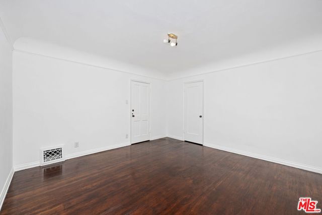 330 N La Jolla Avenue, Los Angeles CA: https://media.crmls.org/mediaz/9ffaf420-4ffb-4c03-b233-df5ace0087ae.jpg