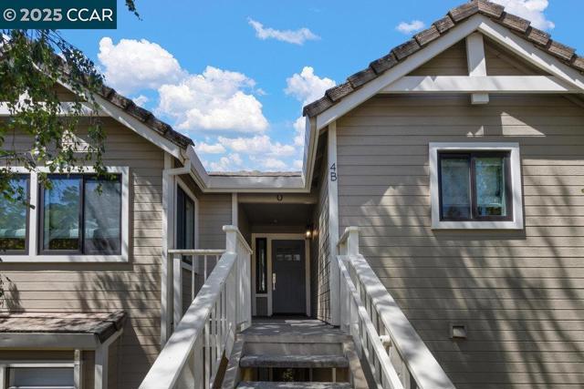 5593 Terra Granada Dr, Walnut Creek CA: https://media.crmls.org/mediaz/9ffbe408-e002-4070-8c86-8239e9299a26.jpg