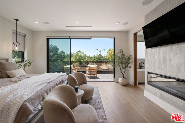 4299 Elmer Avenue, Studio City CA: https://media.crmls.org/mediaz/9ffbf006-417f-4fd5-9bb8-4a4d96b515e9.jpg