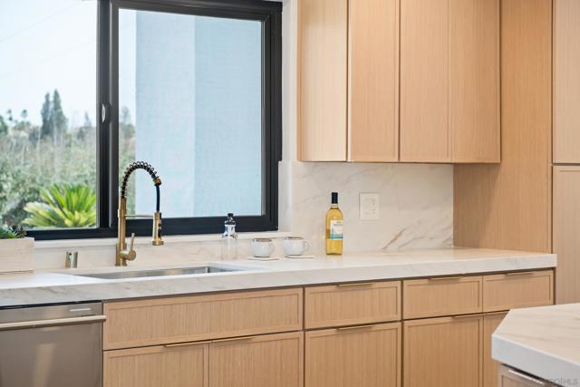 15032 Heath Dr, Poway CA: https://media.crmls.org/mediaz/9ffc6896-6a81-48a0-9e31-83805af9bd18.jpg