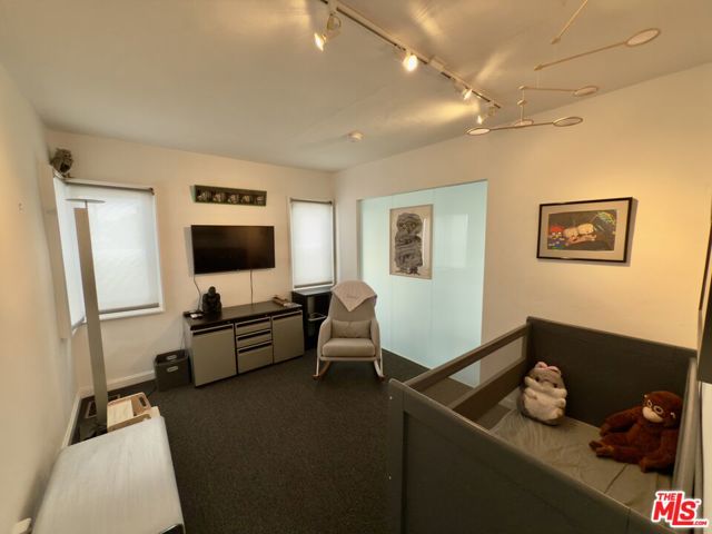 2714 4th Street, Santa Monica CA: https://media.crmls.org/mediaz/9ffcbbf4-f0da-4c69-a38e-d1e8888ab856.jpg