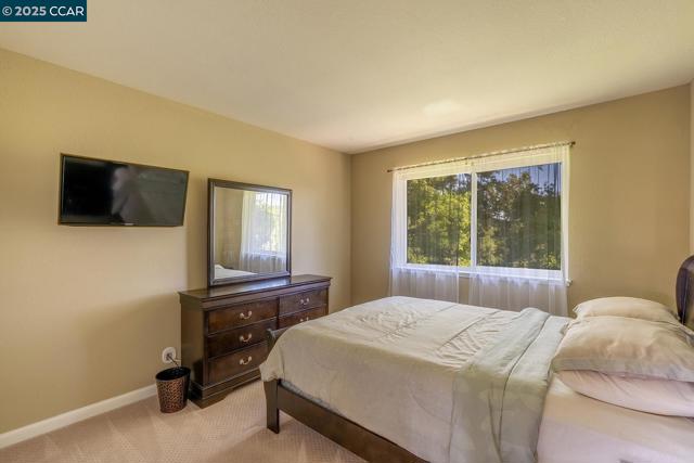 6082 Slopeview Ct, Castro Valley CA: https://media.crmls.org/mediaz/9ffd23ce-43a1-4bfc-95c6-7cf48197e7a9.jpg