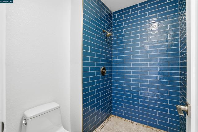 2560 Oak Rd, Walnut Creek CA: https://media.crmls.org/mediaz/9ffd73c1-e8b3-4a41-ac9a-585b23fd6437.jpg