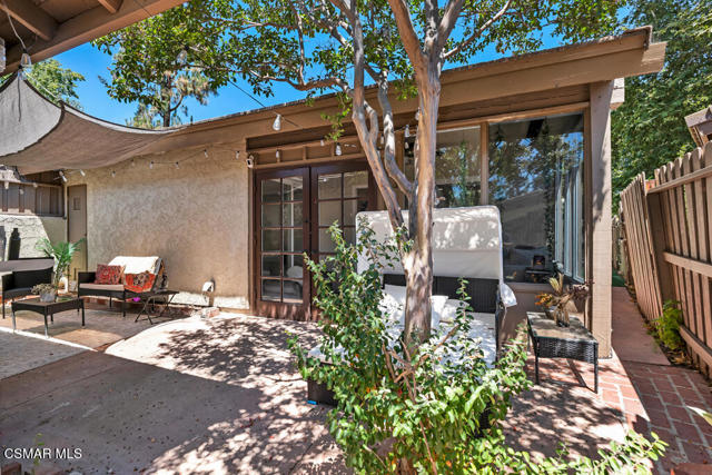 1118 Bright Glen Circle, Westlake Village CA: https://media.crmls.org/mediaz/9ffdccfe-c5b7-446f-a1f8-b284c9c6cd8a.jpg