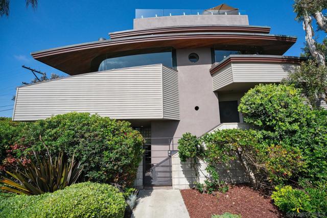 203 23rd St, Del Mar CA: https://media.crmls.org/mediaz/9fff8dbe-66c7-4cc4-9777-ade0ffa75c29.jpg