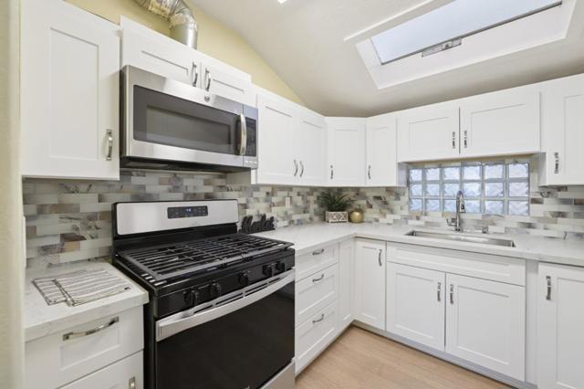 552 14th Avenue, Santa Cruz CA: https://media.crmls.org/mediaz/9fffed18-b64a-4908-b1f8-826b15d6a969.jpg