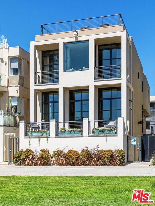 2311 Ocean Front Walk Venice, California Stunning ocean views from every room in this architectural beachfront residence by Steve Ehrlich. If you havent lived in Venice, youre not truly living the Southern California lifestyle youve always yearned for. This is the most exciting place in the world to live, from the Boardwalk & muscle beach, incredible surfing to long bike rides on the beach path and all the coolest shopping and dining in this new tech hub. You will never get bored in Venice. Venice is a bucket list place to live and here is your chance. If youre looking for that NYC/Soho lifestyle, this is as close as it gets in Silicon Beach. Rooftop deck perfect for sunset BBQ and watching the waves roll in. Completely renovated with top-of-the-line finishes throughout including slate stone & hardwood floors. These properties rarely come up and when they do, they usually need a ton of work. Turnkey ready, all you need is your toothbrush. This is the Southern California life youve always been dreaming of.