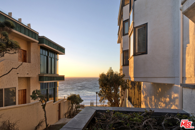 575 ESPLANADE, Redondo Beach, California 90277, 2 Bedrooms Bedrooms, ,2 BathroomsBathrooms,Residential,Sold,ESPLANADE,17203212