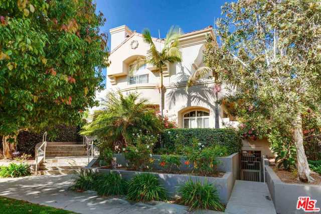 1111 10Th Street 105 Santa Monica, California Prime Santa Monica location. Corner unit townhome in an intimate 5-unit complex. The open floor plan seamlessly flows through the proper chefs kitchen, encompassing a farmhouse sink, stainless steel appliances, and quartz countertops. Enjoy the privacy and separation of space with two bedrooms on the second level, and a lovely spacious office or third bedroom option on the third floor with access to two terraces boasting both city and treetop views. This idyllic condo offering is complete with a private two-car garage.
