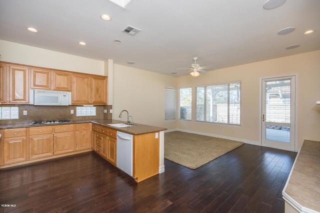 Breakfast Nook, Kitchen, Family Room