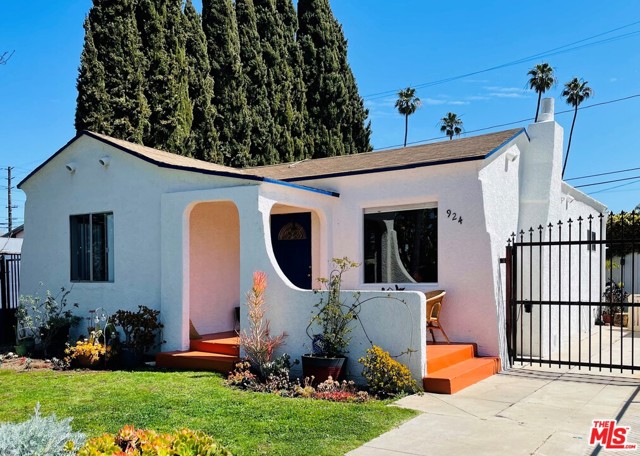 924 Victoria Avenue Venice, California Classic Spanish west of Lincoln with room for development AND a larger-than-average ADU. Current owner has transformed this home into a serene artistic retreat -- complemented by a detached bonus room. Improvements include an open layout with a contemporary kitchen, a bright airy living room and den. Other features include a woodburning fireplace, wood floors, and loft style ceilings with flow enough to feel a hint of ocean breezes. Master bedroom offers a walk-in closet and graciously opens to backyard garden. Utility upgrades include electrical, which has been "undergrounded" to city hookup. Notable exteriors include a larger than average lot size, secure gated parking, and leafy landscaping. Take advantage of extraordinary west of Lincoln appreciation/ proximity to Abbot Kinney and beach lifestyle.