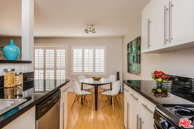 Kitchen & Dining Area