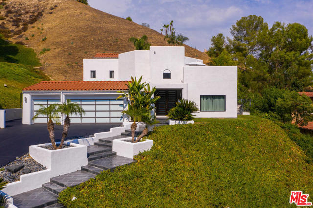 Photo of 4464 Alta Tupelo Drive, Calabasas, CA 91302