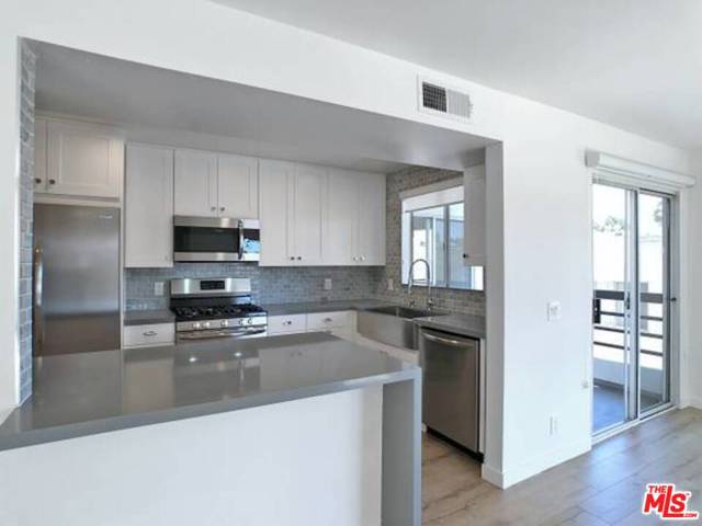 1818 CAMDEN Avenue 204 Los Angeles, California *PLEASE SEE PRIVATE REMARKS BEFORE CALLING LA1!* DYNAMITE LOCATION! THIS BEAUTIFUL UNIT FEATURES GRANITE COUNTERTOPS , STAINLESS STEEL APPLIANCES, RECESSED LIGHTING, CENTRAL A/C & HEAT, GATED PARKING, PLENTY OF NATURAL SUNLIGHT, AND MORE! TRULY A MUST SEE! *PHOTOS MAY BE OF A SIMILAR UNIT IN THE BUILDING*