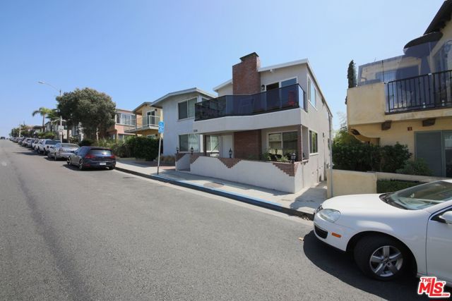 520 Manhattan Beach Boulevard, Manhattan Beach, California 90266, ,Residential Income,Sold,Manhattan Beach,21790870