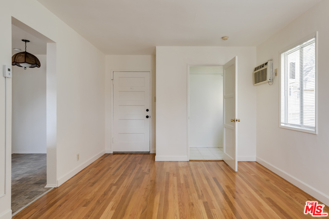 Photo of 10541 MOORPARK Street #10543, Toluca Lake, CA 91602