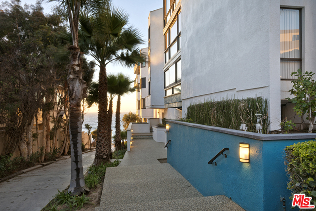 575 ESPLANADE, Redondo Beach, California 90277, 2 Bedrooms Bedrooms, ,2 BathroomsBathrooms,Residential,Sold,ESPLANADE,17203212