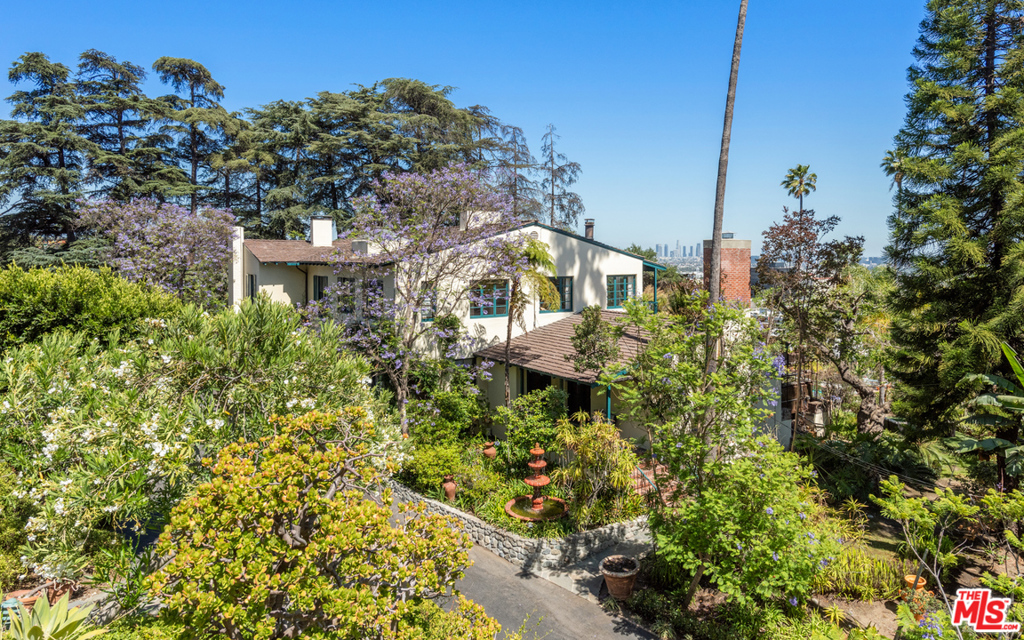 2003 La Brea Terrace