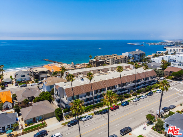 700 Esplanade, Redondo Beach, California 90277, 2 Bedrooms Bedrooms, ,2 BathroomsBathrooms,Residential,Sold,Esplanade,20597126