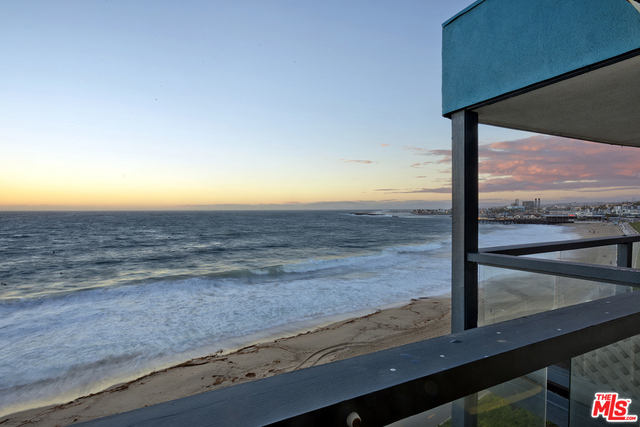 575 ESPLANADE, Redondo Beach, California 90277, 2 Bedrooms Bedrooms, ,2 BathroomsBathrooms,Residential,Sold,ESPLANADE,17203212