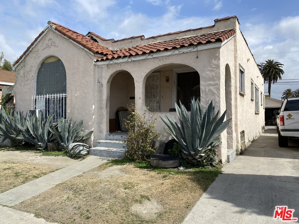 2938 S La Brea Avenue