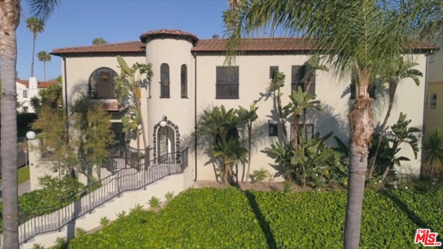 1104 S Longwood Avenue Los Angeles, California Be the first to occupy this newly renovated, 2nd floor, private entranced, 3 bedroom/3 full bath, 2400 sq ft unit (Unit 1104). It sits on a spacious, corner lot in the heart of Longwood Highlands. From the balcony off the living room, enjoy a stunning tree top view going west and Hollywood, to the north. Fresh and clean, the home has been completely remodeled without sacrificing original character. Features include: new HVAC, brand new stainless appliances, counters and cabinets in the kitchen, all new plumbing fixtures and tile in the bathrooms, hardwood floors, a designated laundry room and a quaint balcony to enjoy year round. There is a formal living room, formal dining room, breakfast room and/or office, large bedrooms, ample closets and immaculate, fully renovated bathrooms. There is no shortage of space and storage possibilities. This is a pet friendly unit. Take advantage of this unique opportunity to be the first residents of this meticulously remodeled home.
