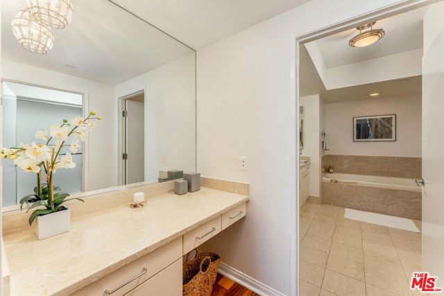 Image 17 of 38 For 13600 Marina Pointe Drive 605
