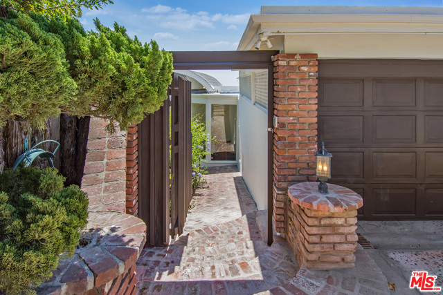 Image 3 for 9056 St Ives Dr, Los Angeles, CA 90069