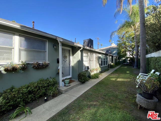 919 20Th Street Santa Monica, California 919 20th St is a 6-unit apartment building located in prime North of Wilshire, Santa Monica. This unique property boasts a desirable unit mix of one-bedroom and two-bedroom units., with three fully upgraded units. The property also includes three garages and storage that are rented out for additional income. 2 units shall be delivered vacant. Walking distance from Santa Monicas famous Montana Ave, with many restaurants, shopping, and cafes. This incredible asset commands higher than average rents in Santa Monica. Please do not disturb the tenants. All showings will be subject to an accepted offer.