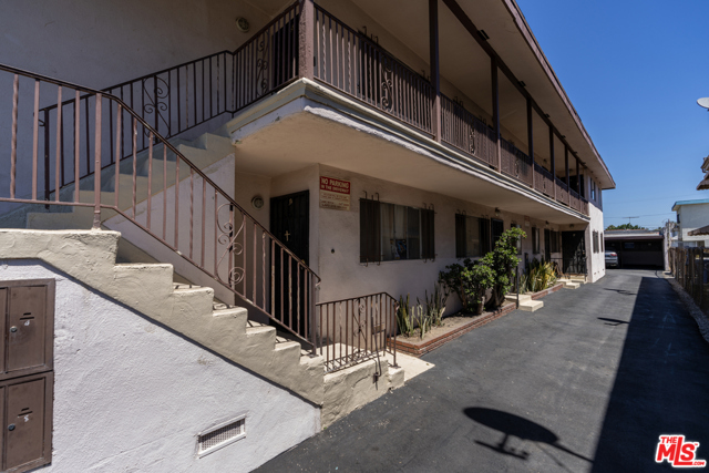Image 2 for 827 W Colden Ave, Los Angeles, CA 90044