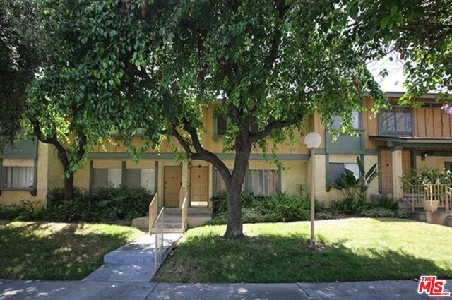 6601 WILBUR Avenue 53 Reseda, California Property needs work, 2BR/2BA town home with a patio and attached garage. Complex offers a community pool and spa. Do not disturb the occupant, showing by appointment only.