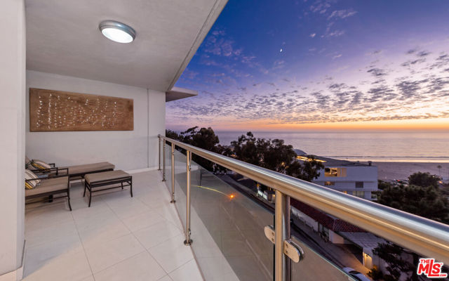 201 Ocean Avenue 609P Santa Monica, California It's all about the views in this sensational 3 bed/ 2.5 bath unit. Enter into a large open living room that opens up onto a gracious balcony w/ unobstructed ocean views of the ocean and Malibu coastline. Ocean Towers has 5-star amenities including Valet Parking, 24-hour security, Concierge service, Pool, Gym and Spa. Walking distance to the beach, world class shopping and restaurants. Steps to the beach. Bring your toothbrush.