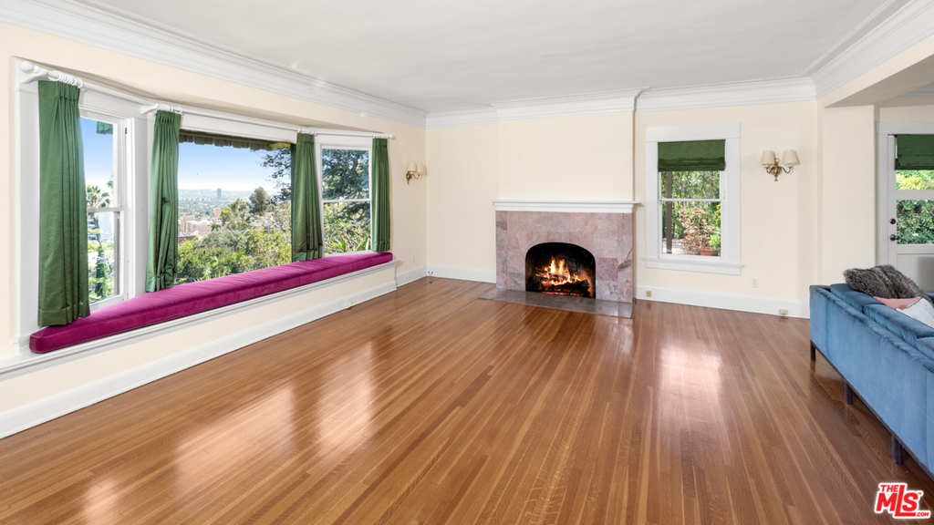 2003 La Brea Terrace